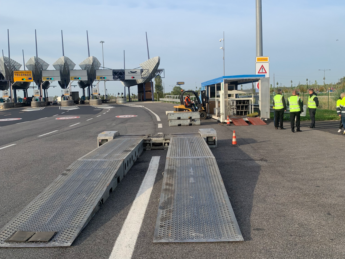 Immagine per Controlli a tappeto sui tir in autostrada, multa per un autista a Villesse